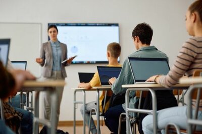 Vorbildhaft: Euro Akademie Aschaffenburg als „Digitale Schule" ausgezeichnet-1