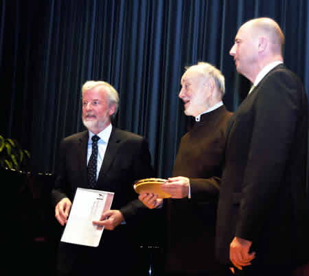 ESO-Geschäftsführer verleiht Mutig-Preis 2010 an Kurt Masur -3