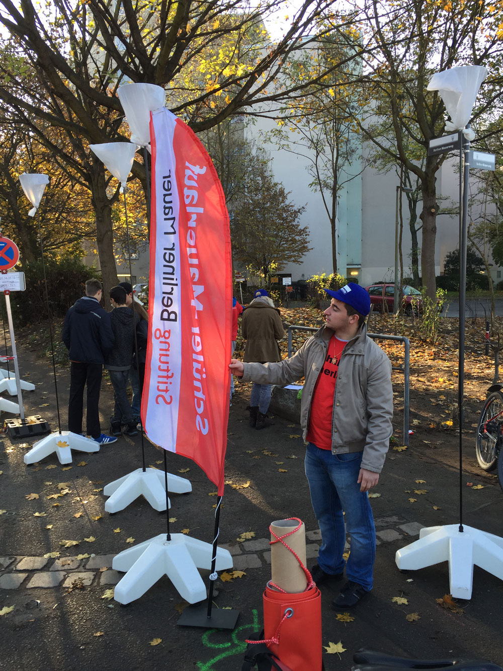 Akademie-Schüler bei der Mauerweg-Tour -2