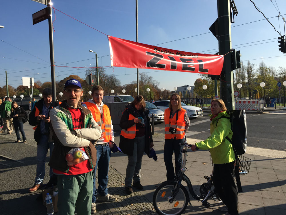 Akademie-Schüler bei der Mauerweg-Tour -4